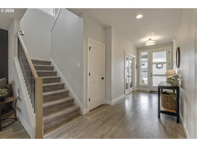 1004 Ne 17TH Ave, Canby, OR 97013