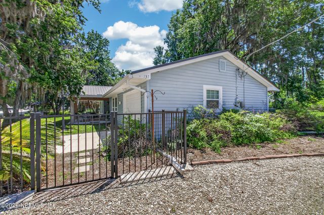 137 & 135 RIVERSIDE Drive, Satsuma, FL 32189