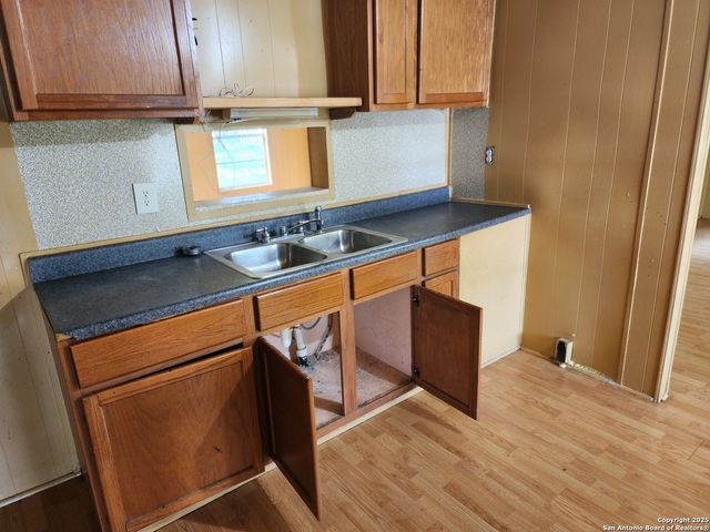 520 ROYAL OAK DR, Canyon Lake, TX 78133