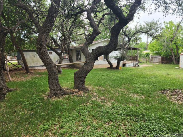 520 ROYAL OAK DR, Canyon Lake, TX 78133