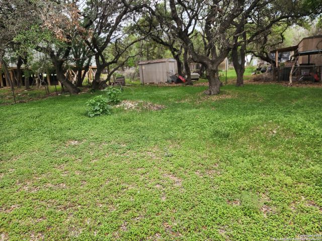 520 ROYAL OAK DR, Canyon Lake, TX 78133