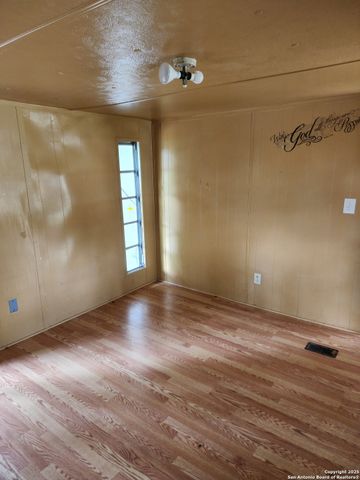 520 ROYAL OAK DR, Canyon Lake, TX 78133