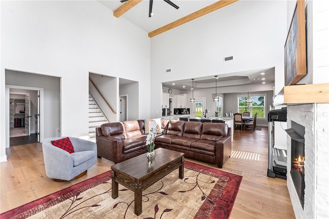 207 Jenna Lane, Gravette, AR 72736