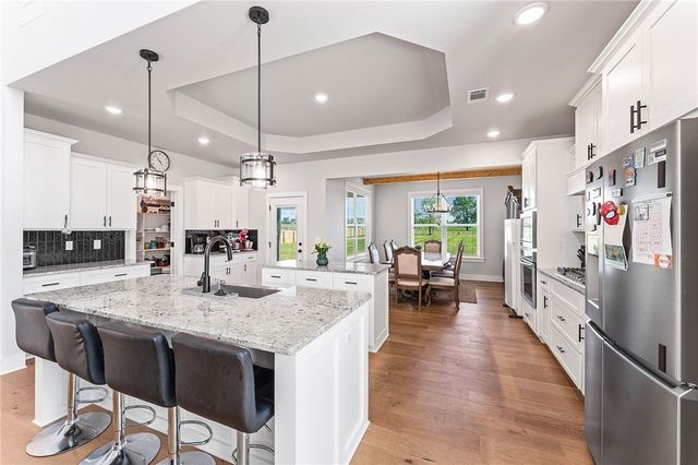 207 Jenna Lane, Gravette, AR 72736