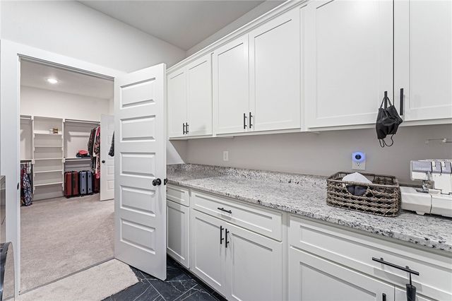 207 Jenna Lane, Gravette, AR 72736