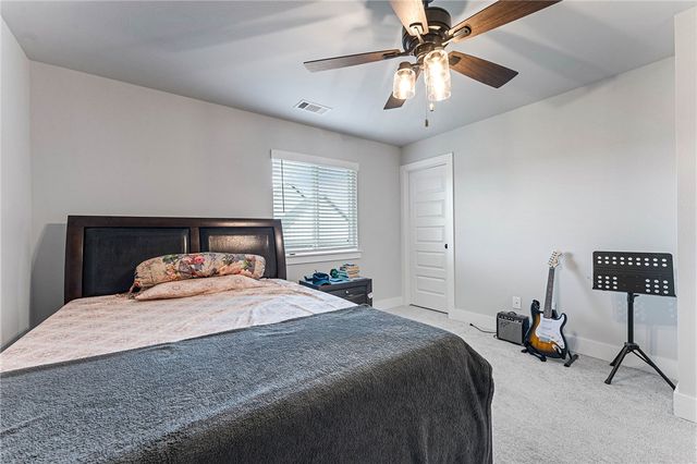 207 Jenna Lane, Gravette, AR 72736