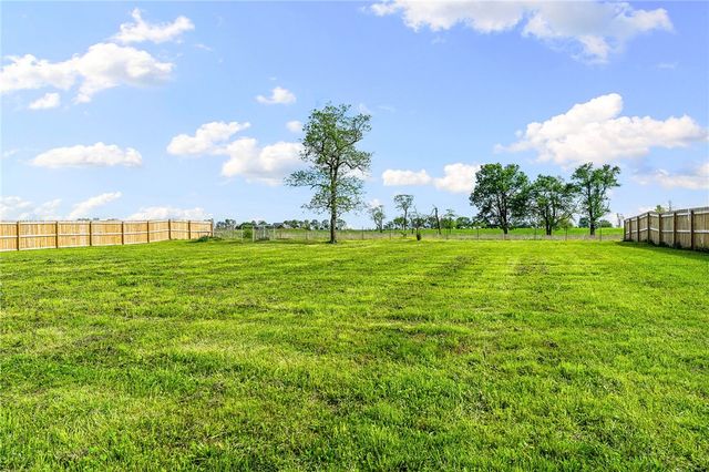 207 Jenna Lane, Gravette, AR 72736