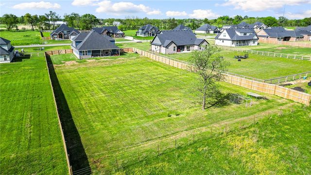 207 Jenna Lane, Gravette, AR 72736