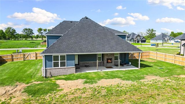 207 Jenna Lane, Gravette, AR 72736