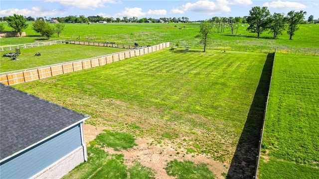 207 Jenna Lane, Gravette, AR 72736