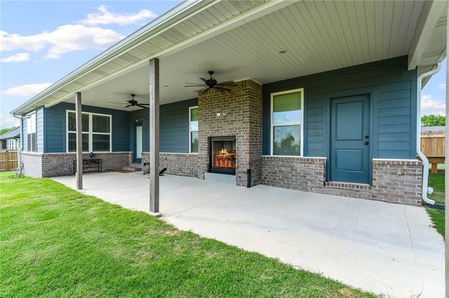 207 Jenna Lane, Gravette, AR 72736
