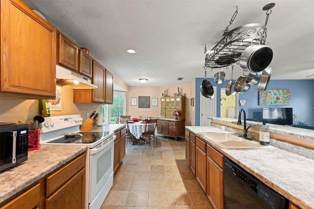 437 County Road 165 Drive, Boling, TX 77420