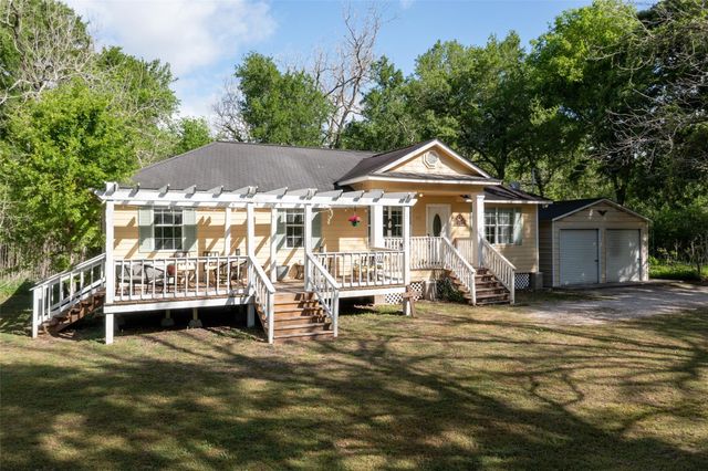 437 County Road 165 Drive, Boling, TX 77420