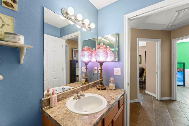 437 County Road 165 Drive, Boling, TX 77420