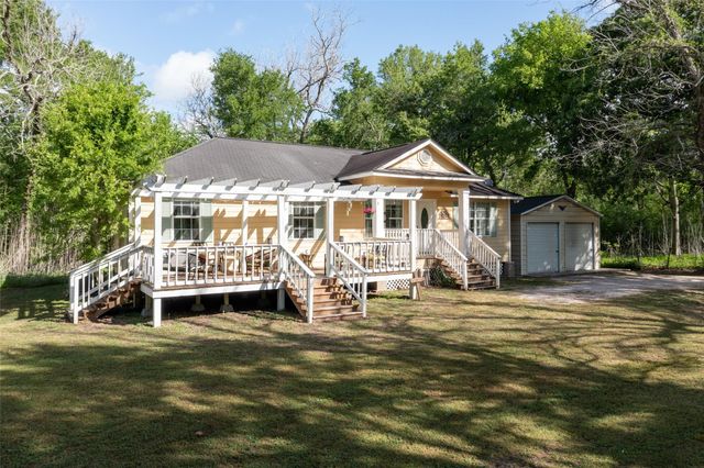 437 County Road 165 Drive, Boling, TX 77420