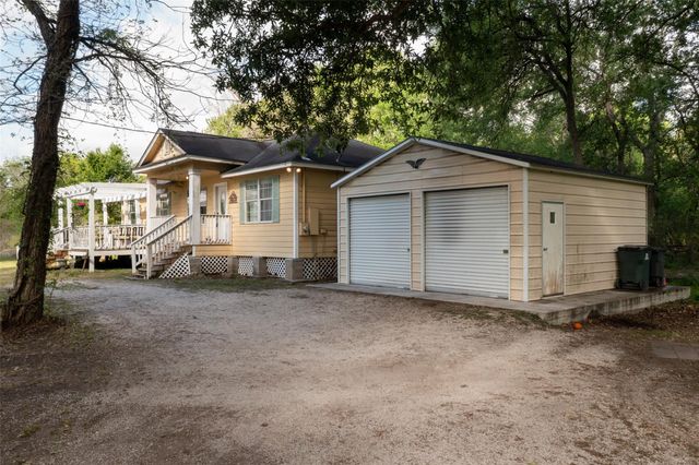 437 County Road 165 Drive, Boling, TX 77420