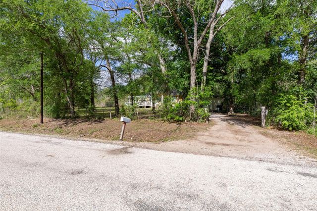 437 County Road 165 Drive, Boling, TX 77420