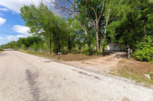 437 County Road 165 Drive, Boling, TX 77420