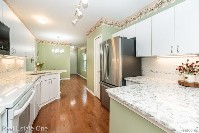 5936 Creekside Drive 87, Troy, MI 48085