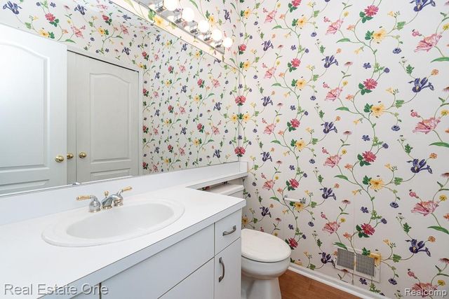 5936 Creekside Drive 87, Troy, MI 48085