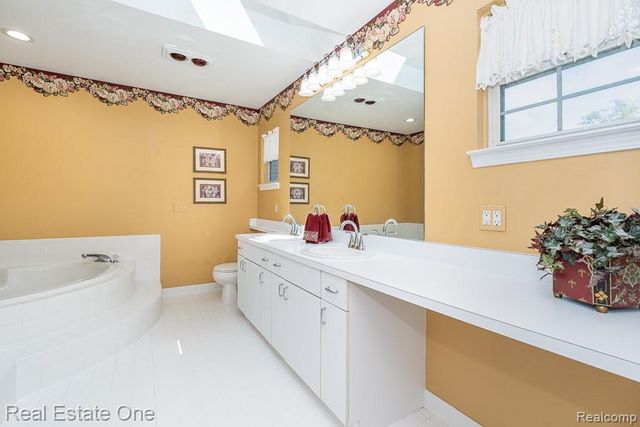 5936 Creekside Drive 87, Troy, MI 48085