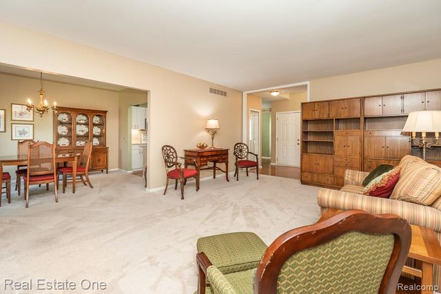 5936 Creekside Drive 87, Troy, MI 48085