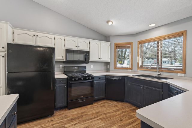 800 Griffin Avenue, Mahtomedi, MN 55115