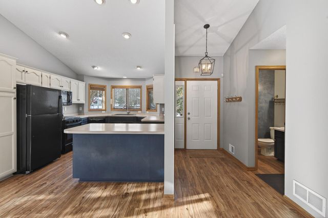 800 Griffin Avenue, Mahtomedi, MN 55115