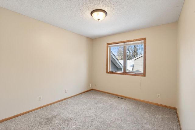 800 Griffin Avenue, Mahtomedi, MN 55115