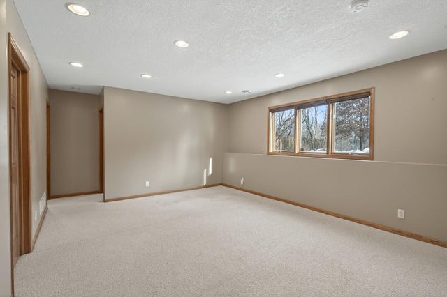 800 Griffin Avenue, Mahtomedi, MN 55115