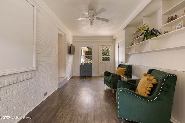 8800 Charing Cross Rd, Louisville, KY 40222