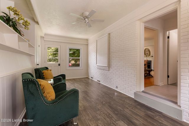 8800 Charing Cross Rd, Louisville, KY 40222