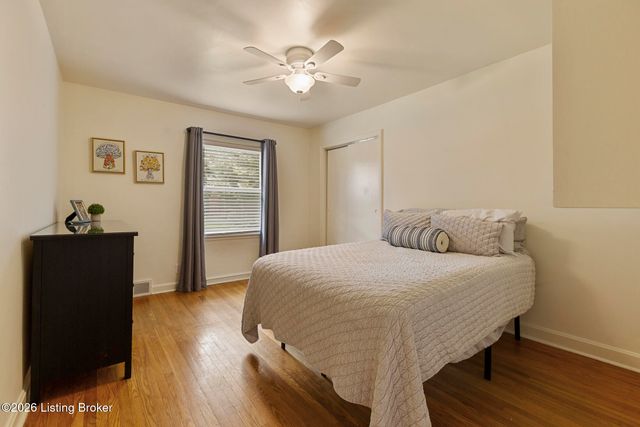 8800 Charing Cross Rd, Louisville, KY 40222