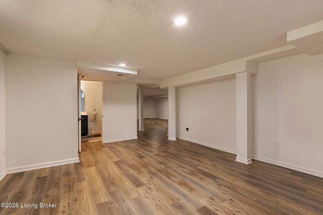 8800 Charing Cross Rd, Louisville, KY 40222