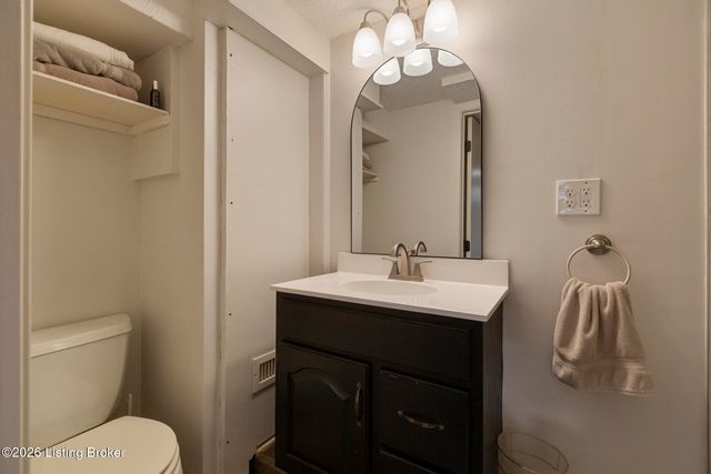 8800 Charing Cross Rd, Louisville, KY 40222