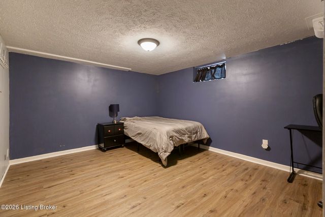 8800 Charing Cross Rd, Louisville, KY 40222