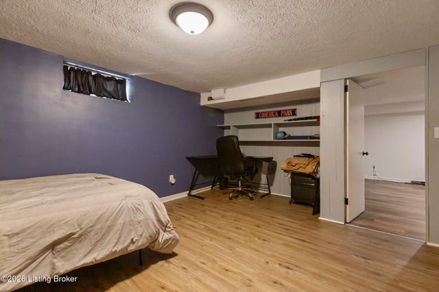 8800 Charing Cross Rd, Louisville, KY 40222