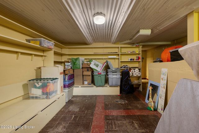 8800 Charing Cross Rd, Louisville, KY 40222