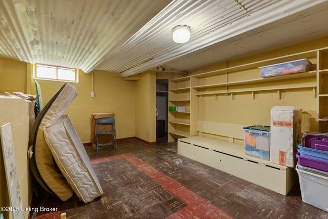 8800 Charing Cross Rd, Louisville, KY 40222