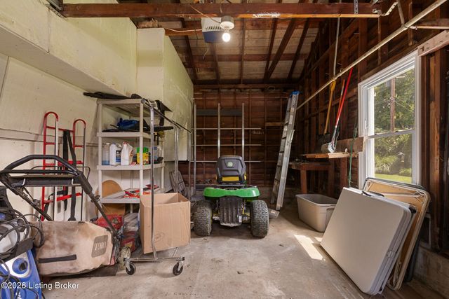 8800 Charing Cross Rd, Louisville, KY 40222