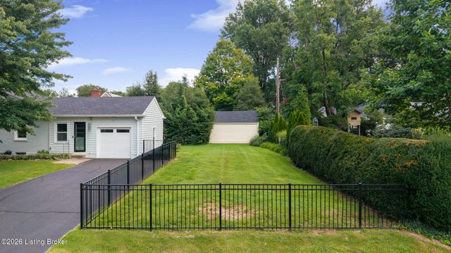 8800 Charing Cross Rd, Louisville, KY 40222