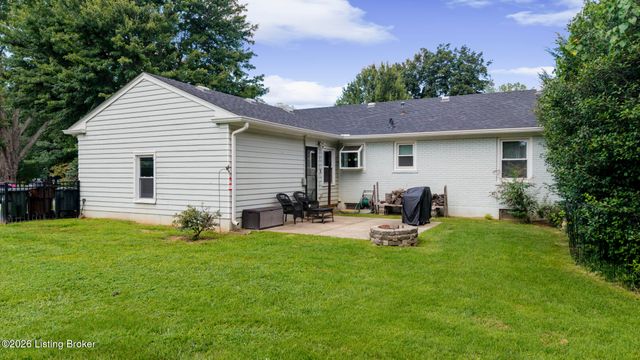 8800 Charing Cross Rd, Louisville, KY 40222