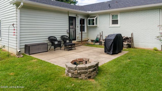 8800 Charing Cross Rd, Louisville, KY 40222