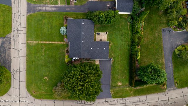 8800 Charing Cross Rd, Louisville, KY 40222