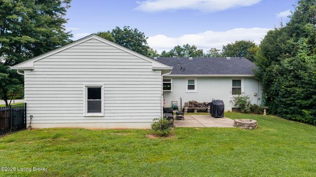 8800 Charing Cross Rd, Louisville, KY 40222