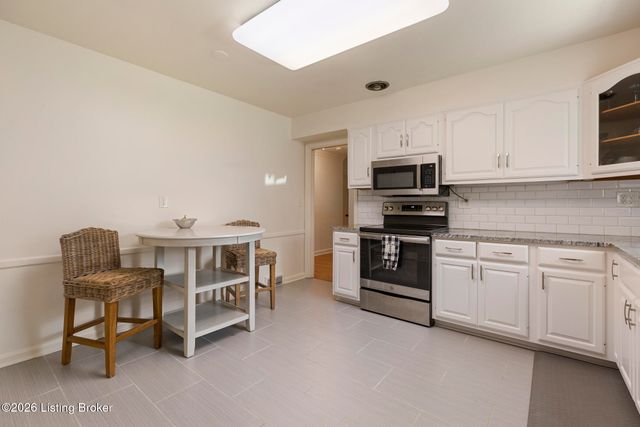 8800 Charing Cross Rd, Louisville, KY 40222