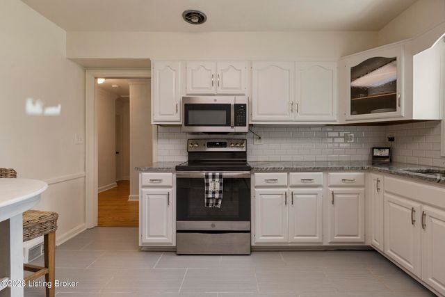 8800 Charing Cross Rd, Louisville, KY 40222
