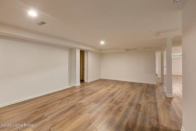 8800 Charing Cross Rd, Louisville, KY 40222