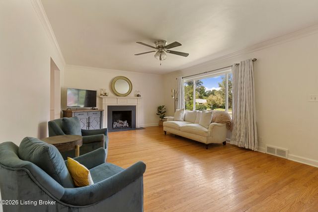 8800 Charing Cross Rd, Louisville, KY 40222