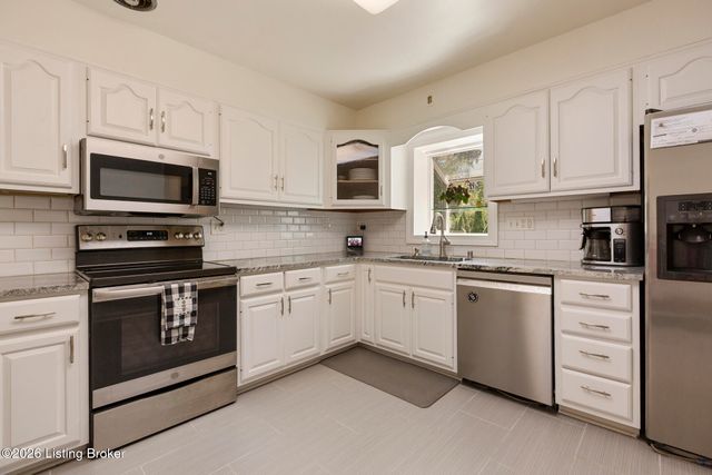 8800 Charing Cross Rd, Louisville, KY 40222